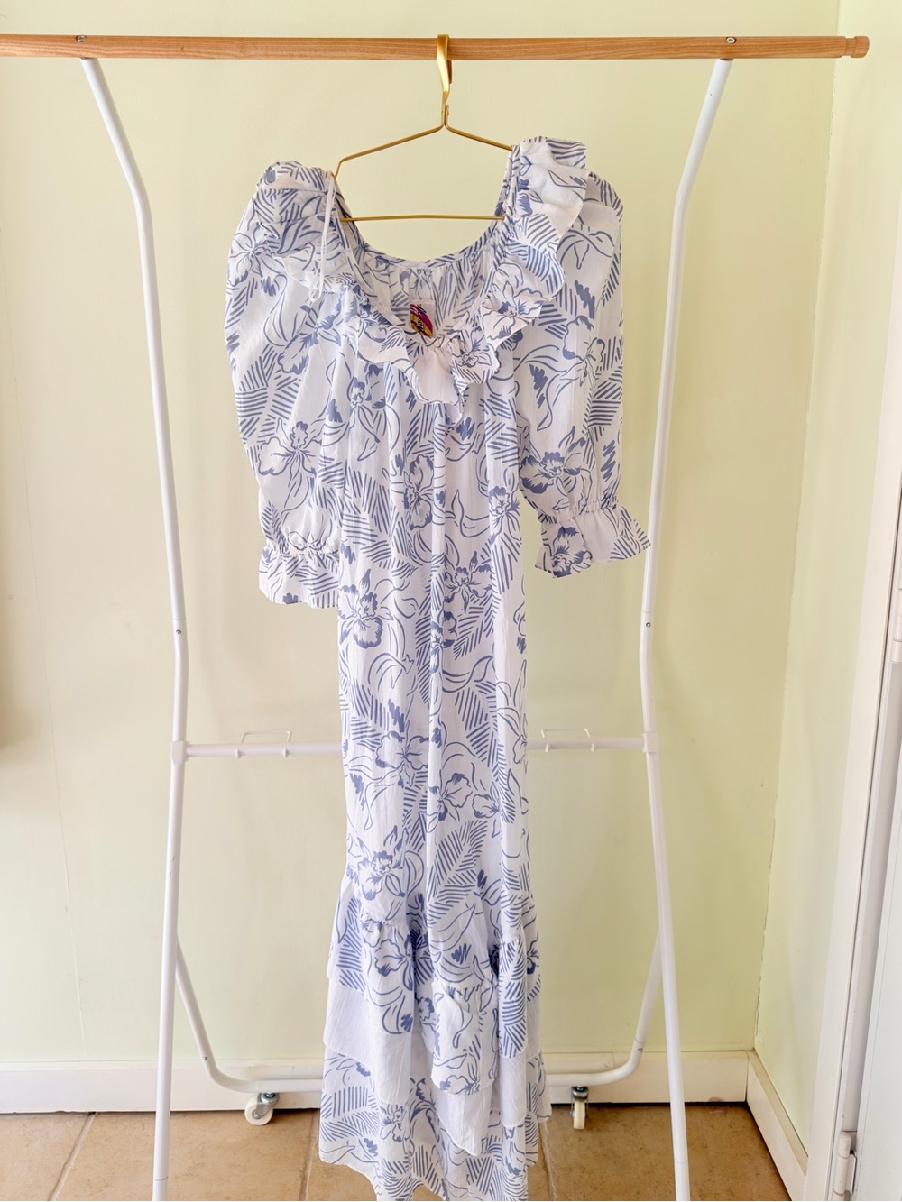 Almost paradis vintage Hawaiian Floral Puff-Sleeve Maxi Dress in White and Blue